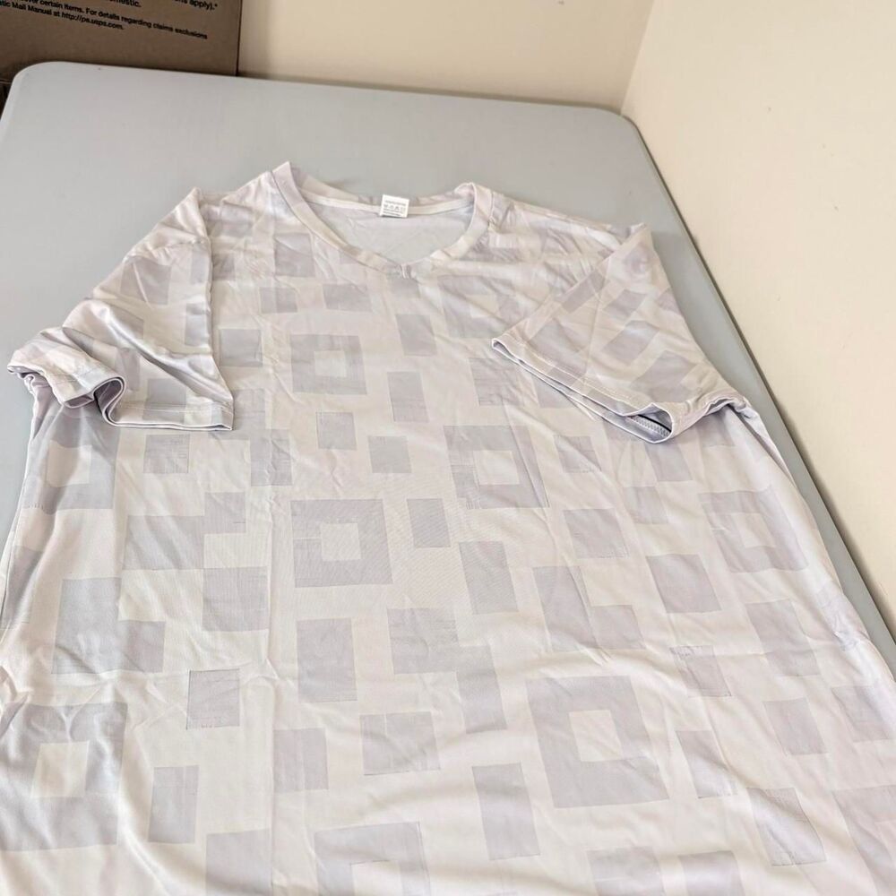 Men's White and Purple T-shirt